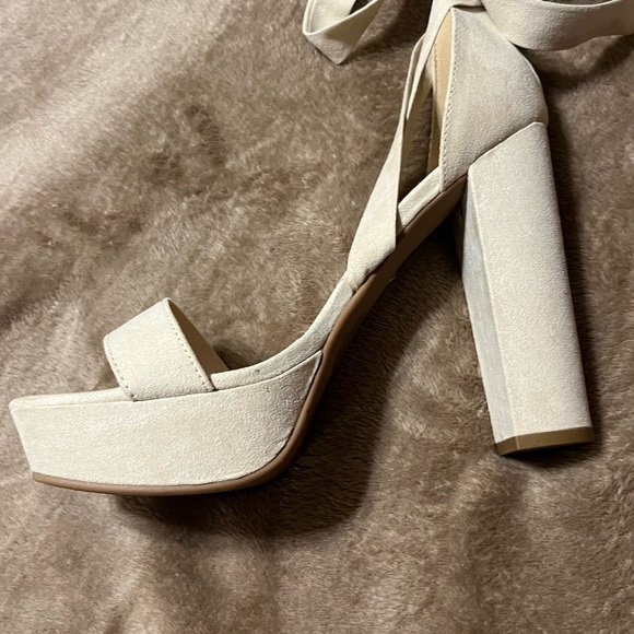 Strappy Heels 👠 - Picture 6 of 9